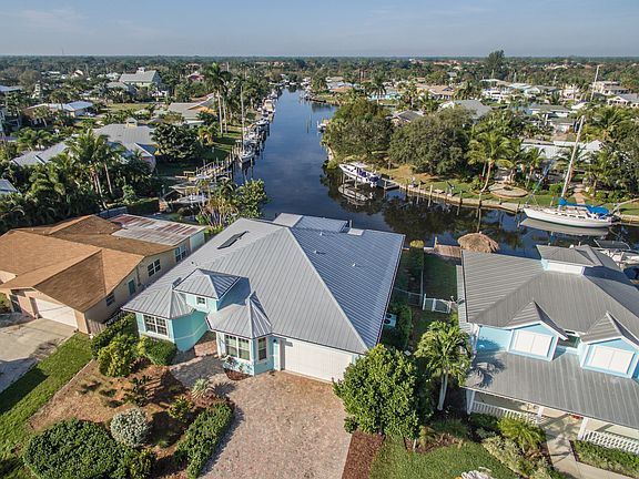 2nd image of 300 SW Beach Way Ave