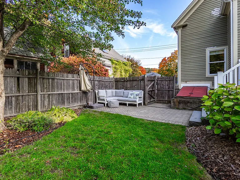 18 Highland Ave — Photo 25