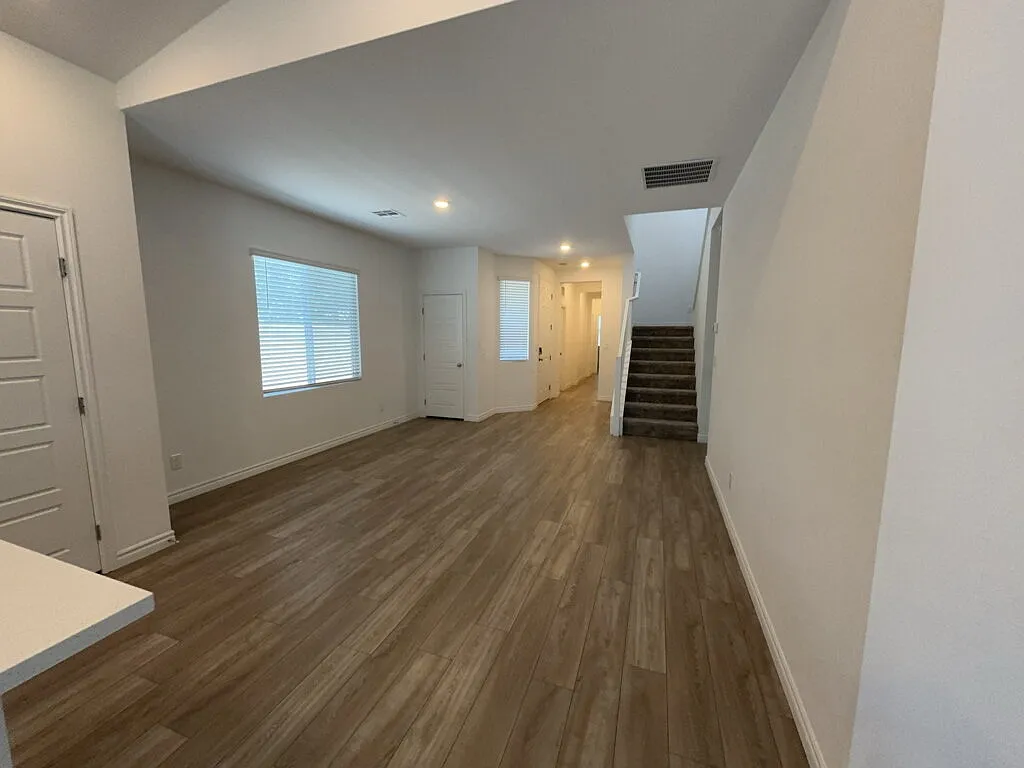 4 bed, 3.0 bath, 2271 sqft, $2,450 — Photo 3