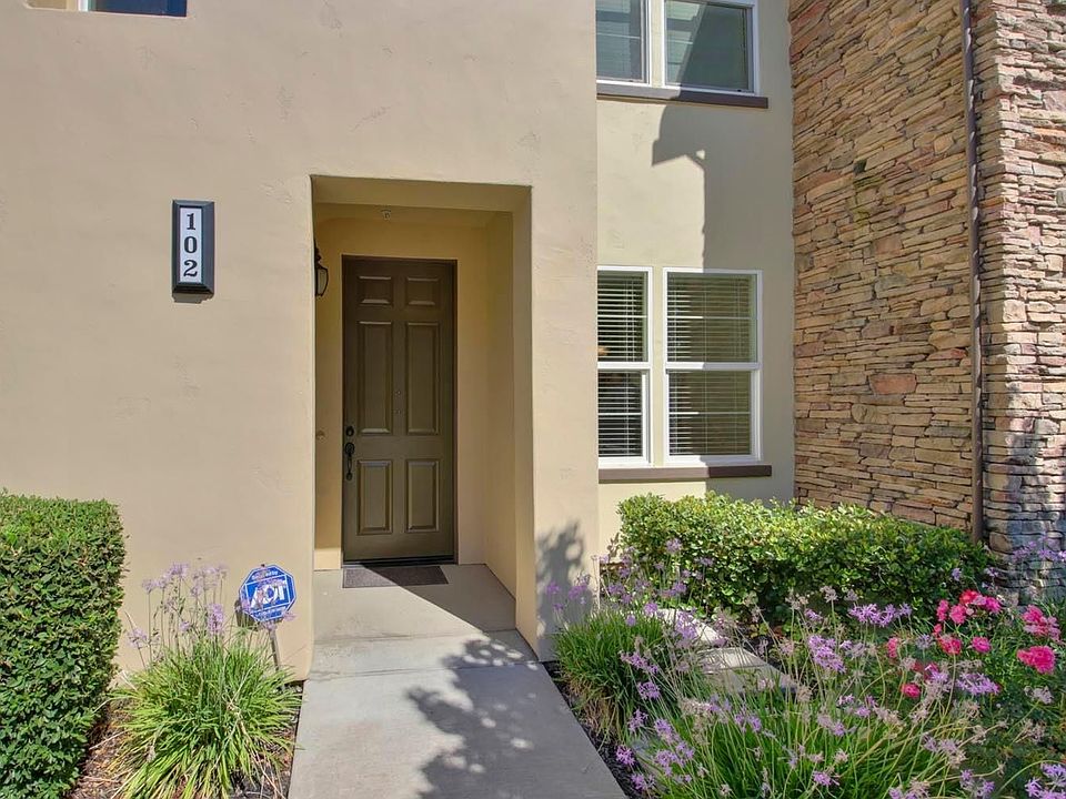 1st image of 421 Anchor Ln APT 102