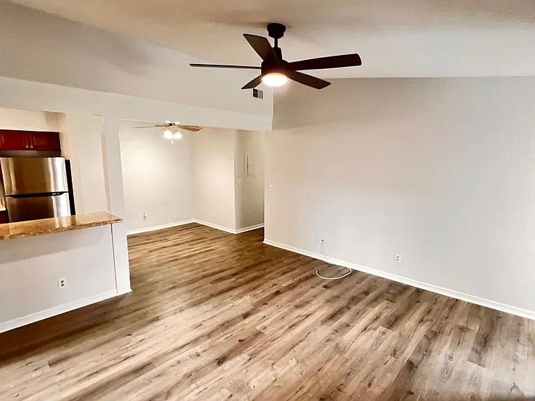3043 Antique Oaks Cir #170 — Photo 8
