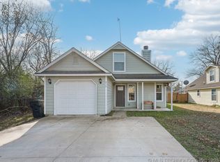 210 E 15th St, Mounds, OK 74047
