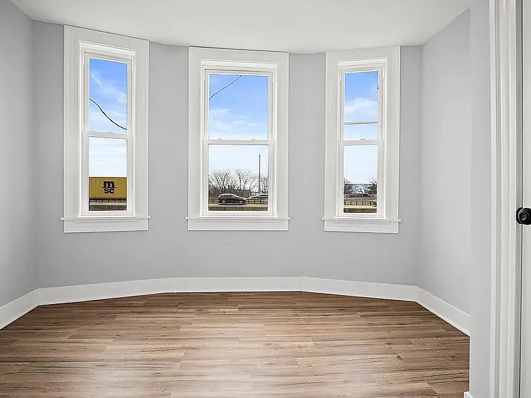 2 bed, 800 sqft, $2,400 — Photo 3