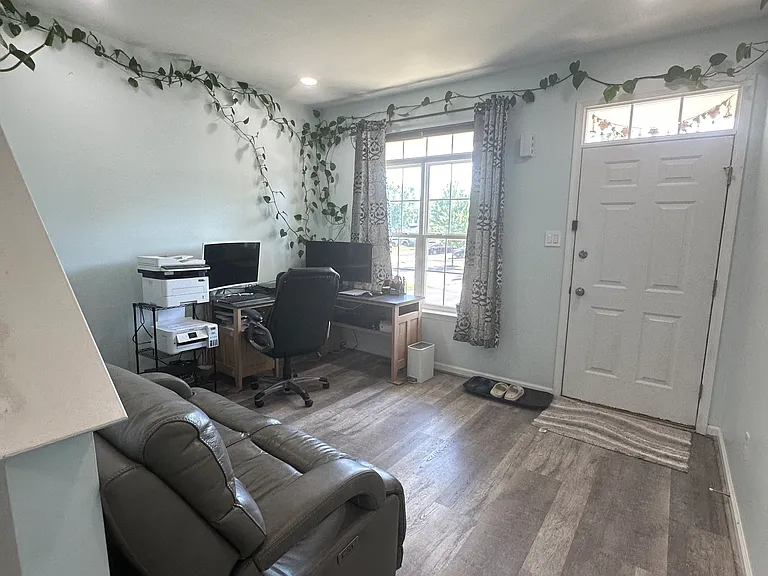 1001 King Way — Photo 3