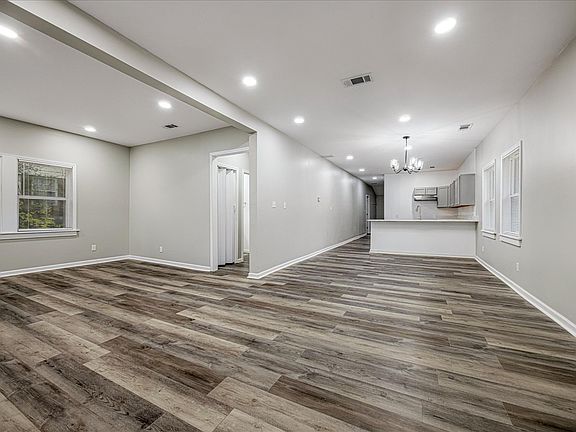 5th image of 3587 Cowden Ave