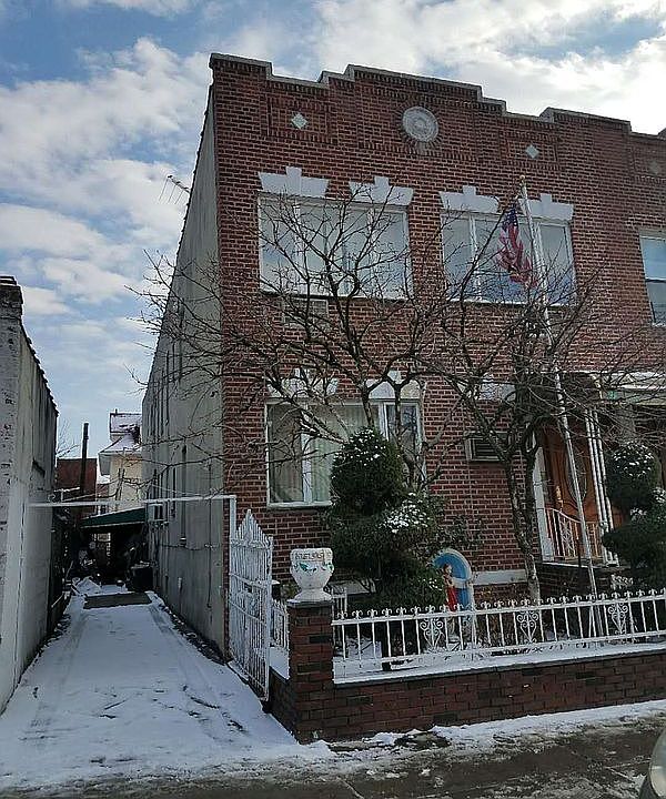 2nd image of 13 Bay 22 St #1