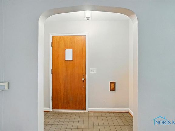 5th image of 2818 Densmore Dr