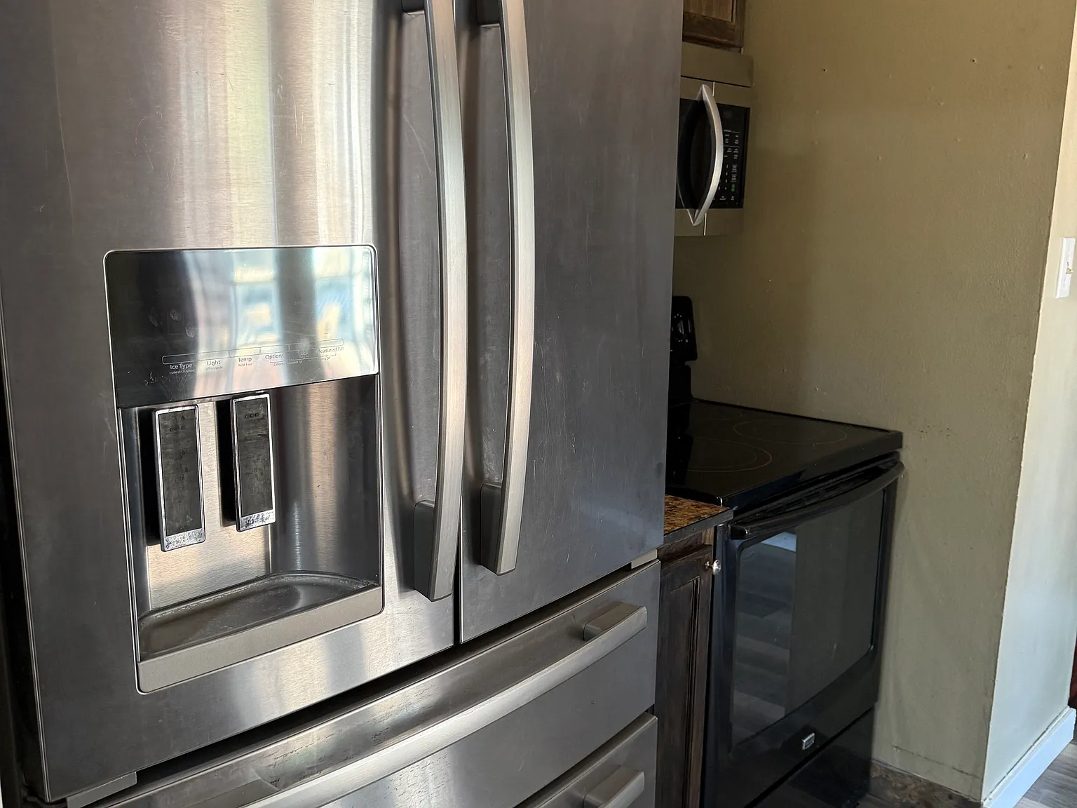 3 bed, 1008 sqft, $1,500 — Photo 2