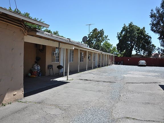 5th image of 381 Gloria Ave
