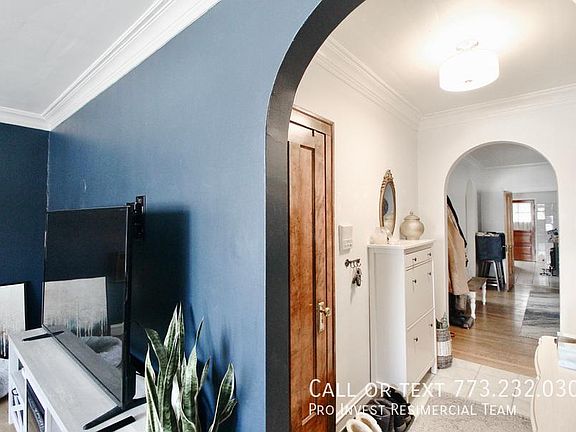 5th image of 6651 N Rockwell St #1