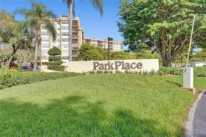 1300 Saint Charles Pl #706