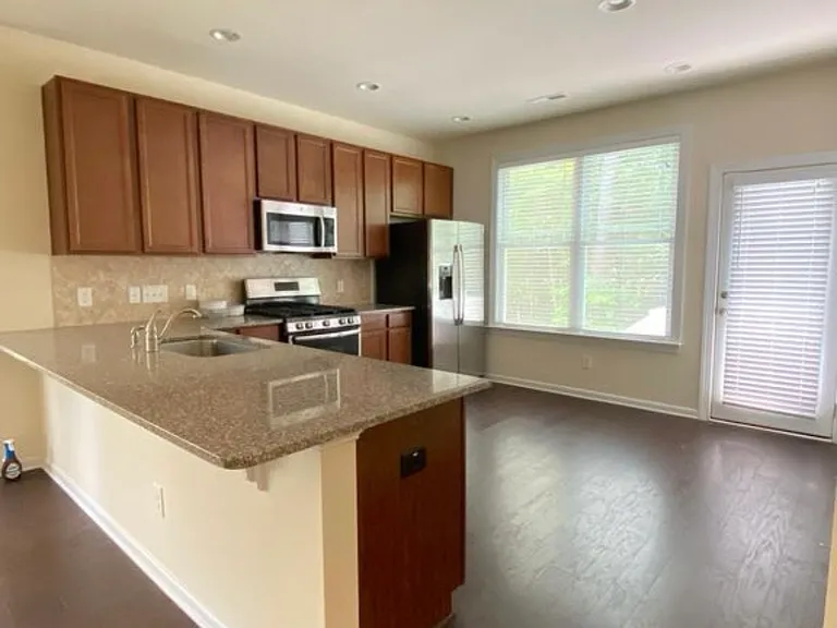 500 Lena Cir — Photo 5