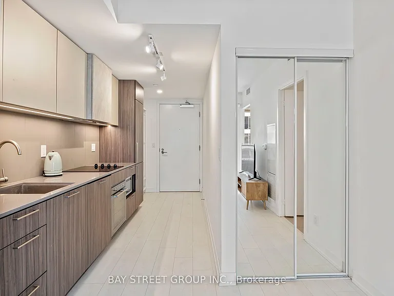 19 Western Battery Rd #3301 — Photo 8