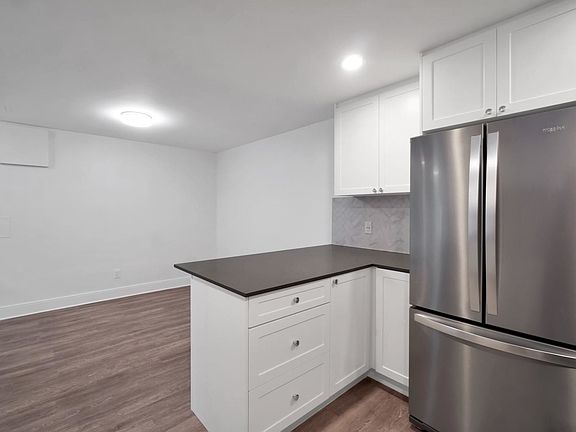 2nd image of 1360 S Hornby St #103