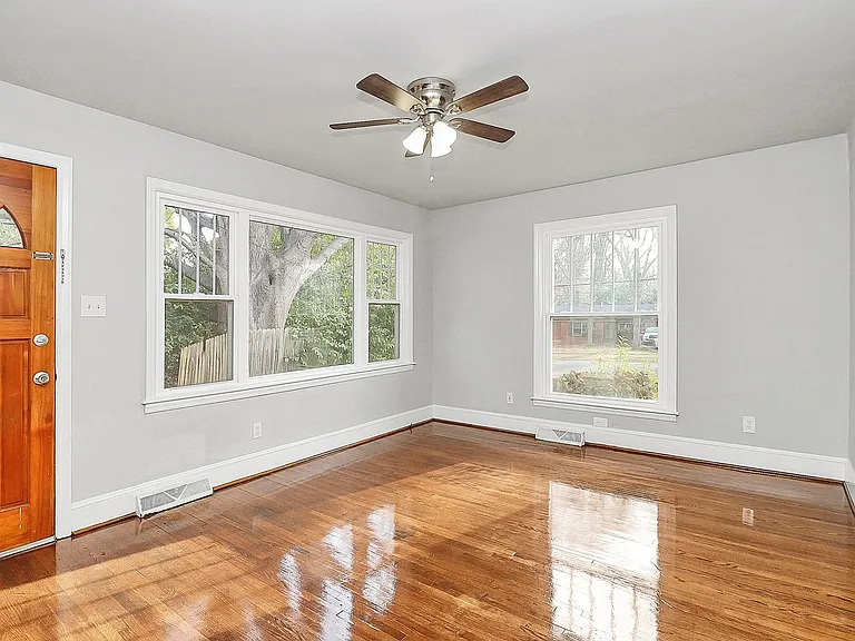 1415 Springwood Ln — Photo 2