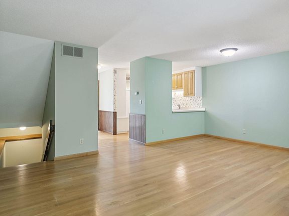 5th image of 6625 Gretchen Ln N