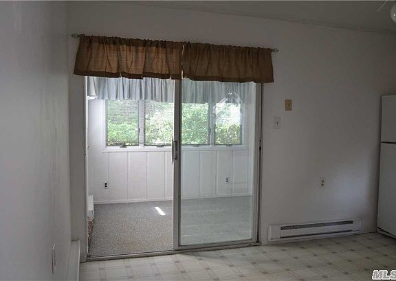 3rd image of 137 Strathmore Gate Dr