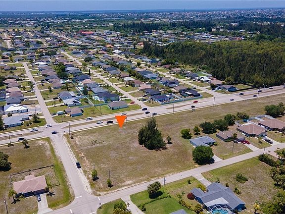 4th image of 1221 Chiquita Blvd S