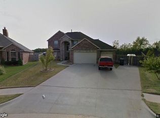 8701 Pikes Peak Rd, Yukon, OK 73099