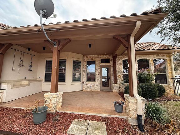 4th image of 306 Enclave Cir