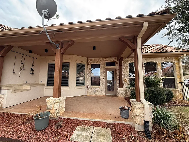 306 Enclave Cir — Photo 4