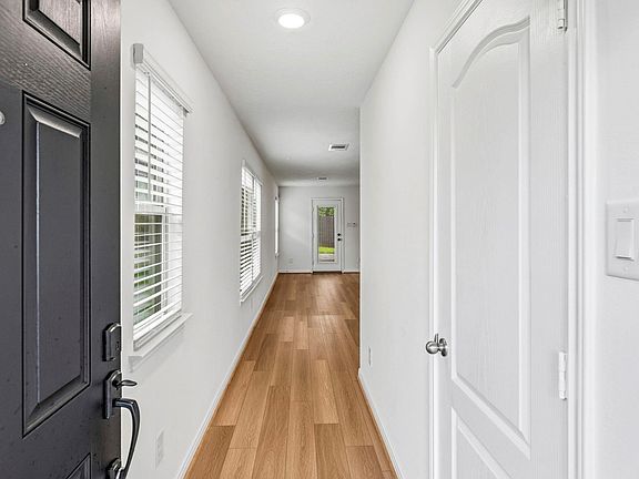 4th image of 9530 Louis Phillip St