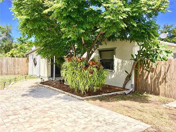 3rd image of 1209 SE Sea Oat Ln
