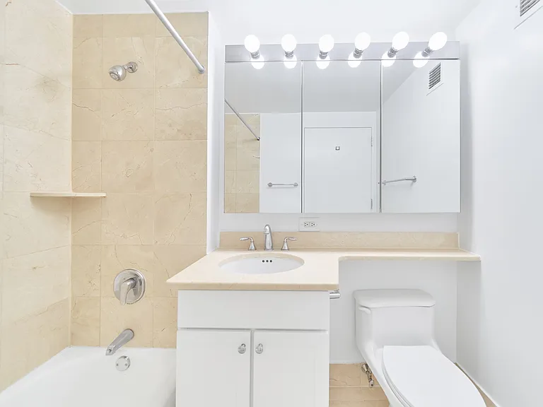 160 Riverside Blvd #16H — Photo 15