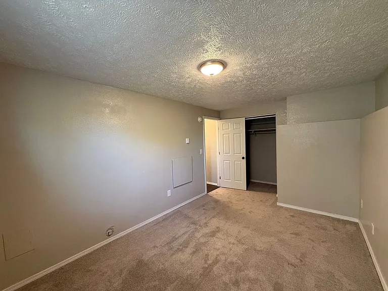 1004 E Joseph Ave — Photo 13