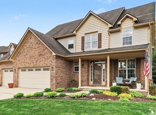 23728 W Creek Dr, New Boston, MI 48164