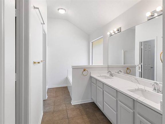 4th image of 2707 Barronwood Dr