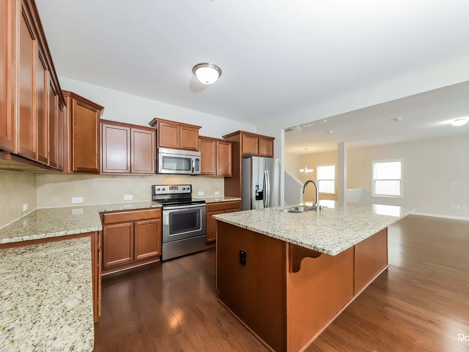 4 bed, 2.5 bath, 2780 sqft, $2,345 — Photo 4