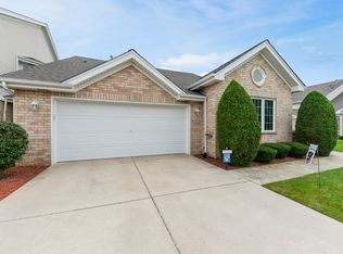5509 Foxwoods Dr, Oak Lawn, IL 60453