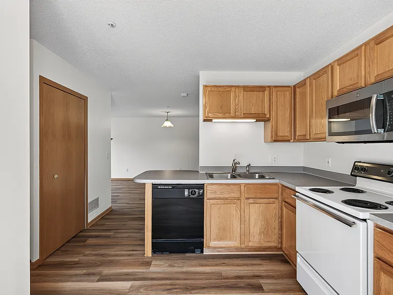 11208 Providence Ln — Photo 5