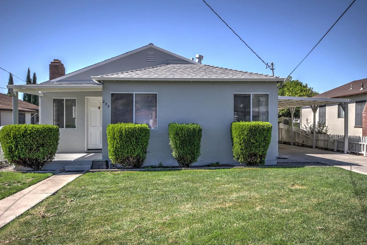 237 N Claremont Ave photo 1