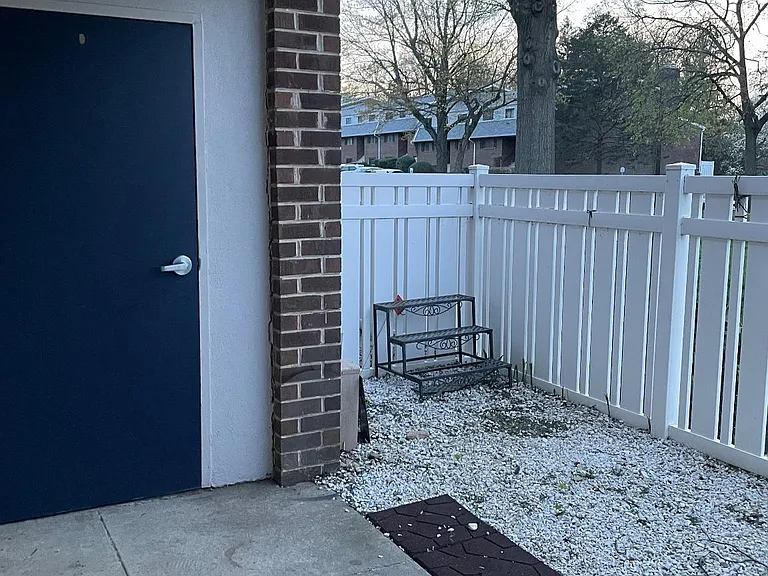 202 Stony Way — Photo 3