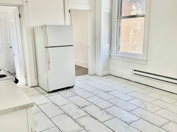 1232 N Calvert St APT 7, Baltimore, MD 21202