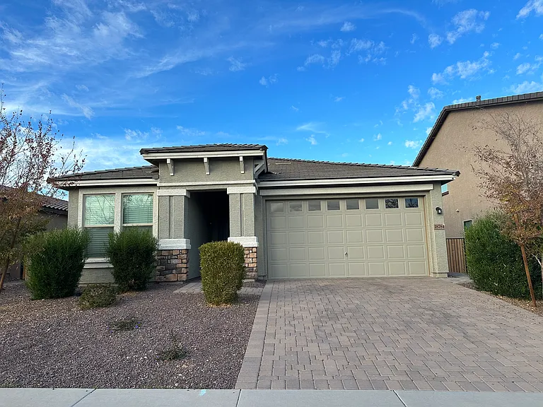 26731 W Pontiac Dr — Photo 1
