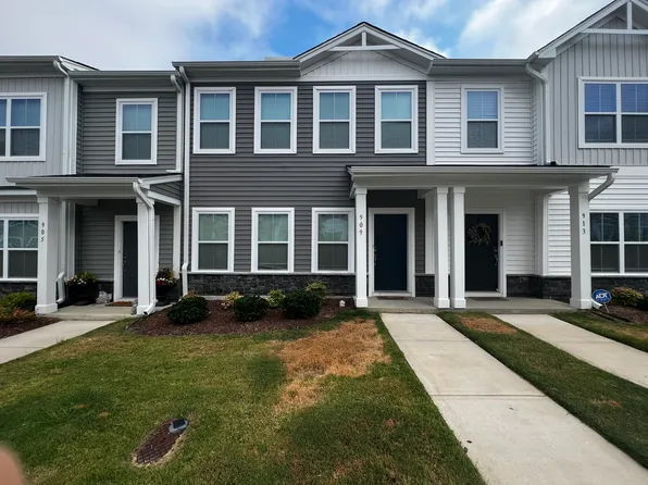 909 Robbie Jackson Ln, Fuquay Varina, NC 27526