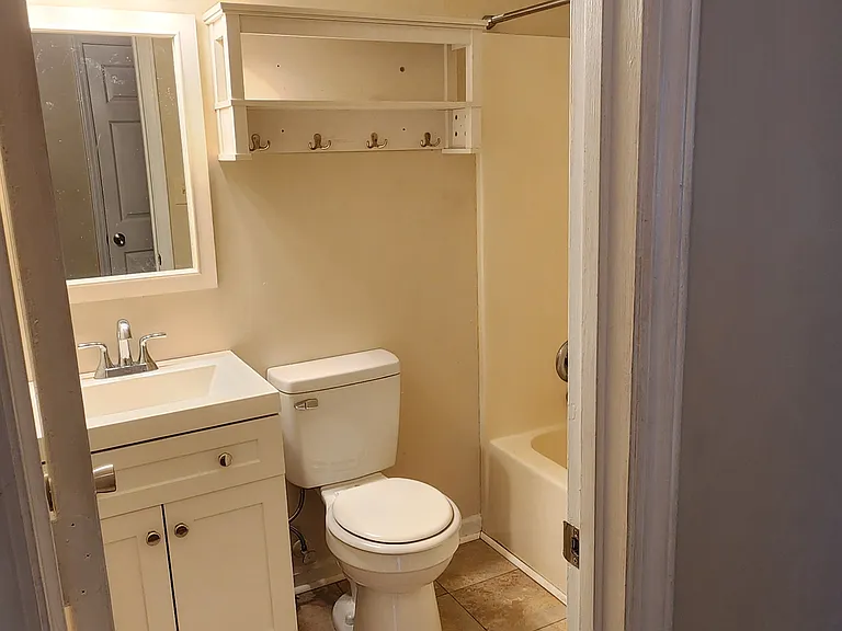 2110 Twin Ave #B — Photo 8
