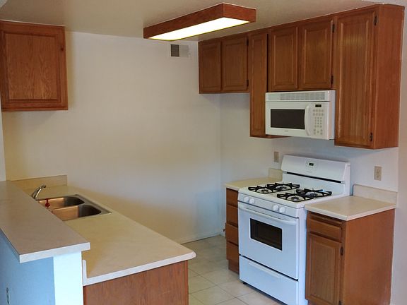 3rd image of 1484 S Beverly Dr APT 102