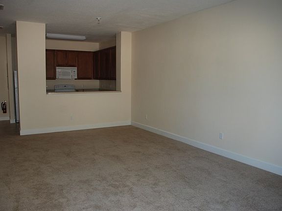 3rd image of 4802 Everglades Cir