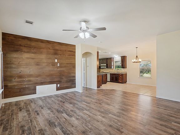 3rd image of 612 Brazos Vista Ct