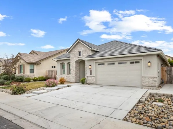 1605 Goldenstar Ct, Hollister, CA 95023