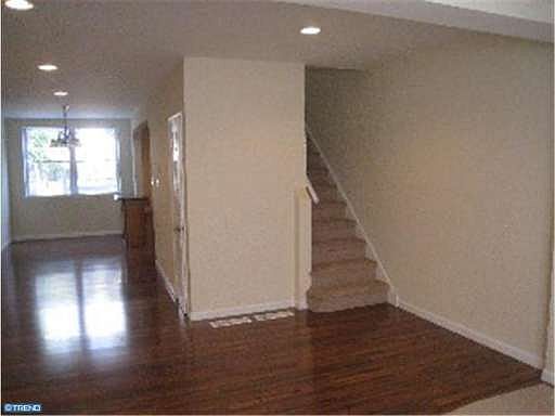 4th image of 7147 Buist Ave
