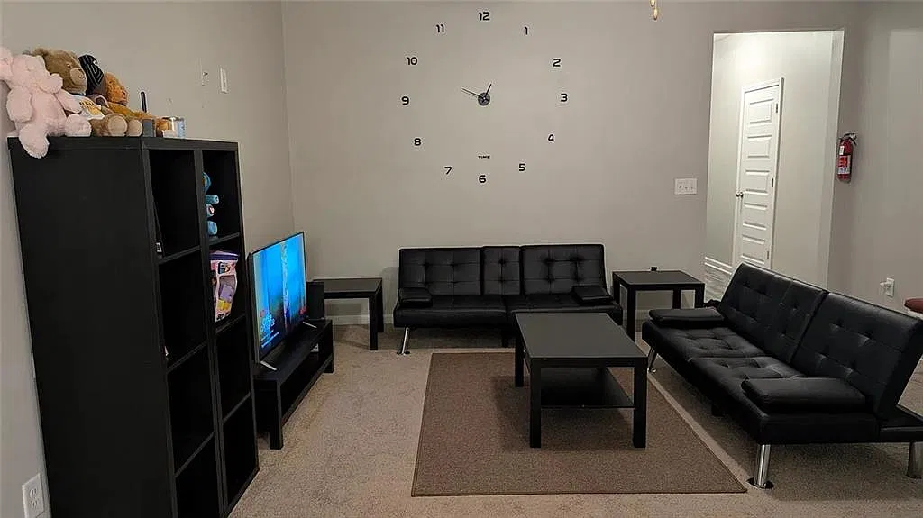 3 bed, 2.5 bath, 1696 sqft, $2,300 — Photo 4