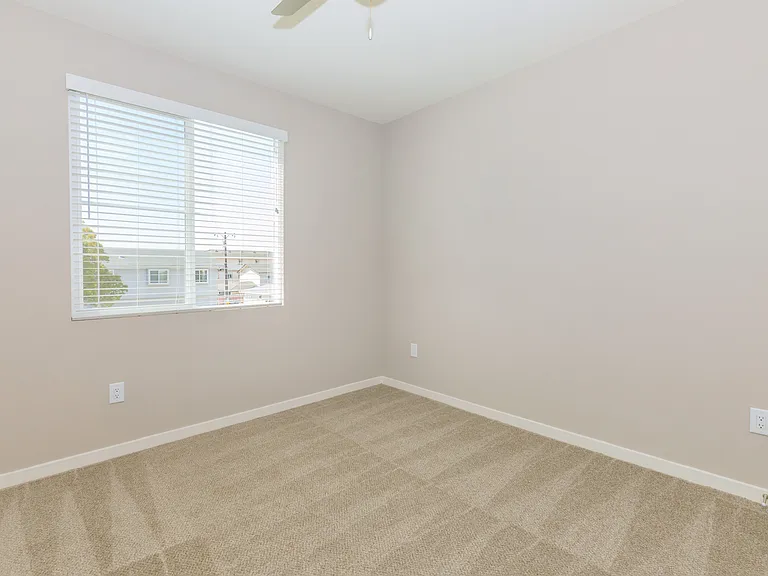 Los Alamitos Luxury Apartments — Photo 51