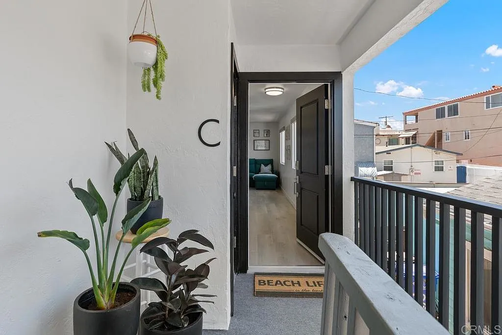 Studio, 400 sqft, $3,200 — Photo 3