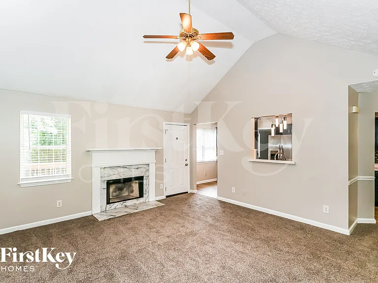 83 Huntington Ct — Photo 4