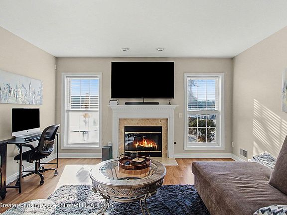 2nd image of 5662 Hampshire Ln